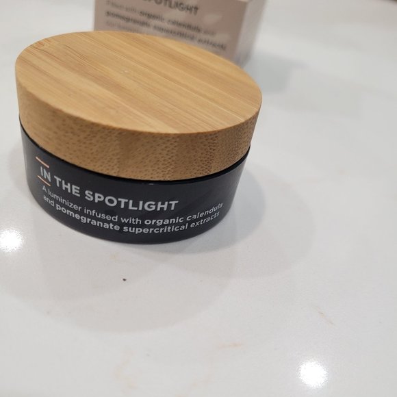 THE ORGANIC SKIN CO. IN THE SPOTLIGHT LUMINIZER HIGHLIGHT IN ROSE GOLD - Picture 16 of 16